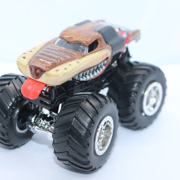 Hot Wheels 2016 Monster Jam Monster Mutt great shape 1:64 scale - Picture 1 of 4